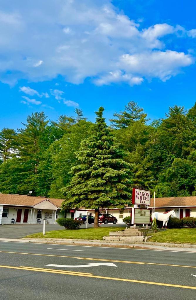 Wagon Wheel Inn Lenox Exterior foto